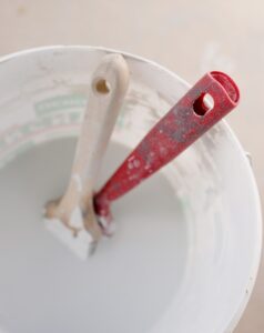 Paint brushes cleaning in solvents
