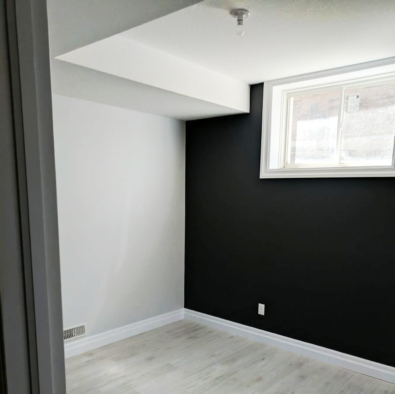 Painted bedroom wall accents